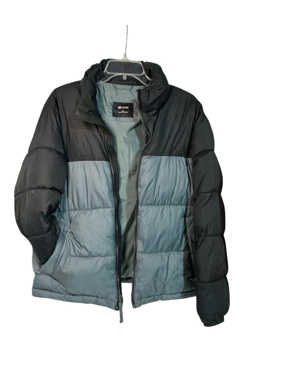 Hollister Two-Tone Men's Puffer Jacket - Black & Slate Blue